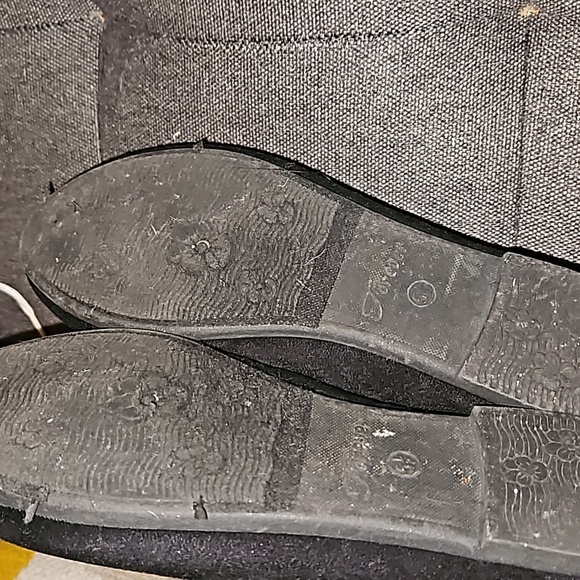 Forever 21 Classic Black Flats - Picture 3 of 5